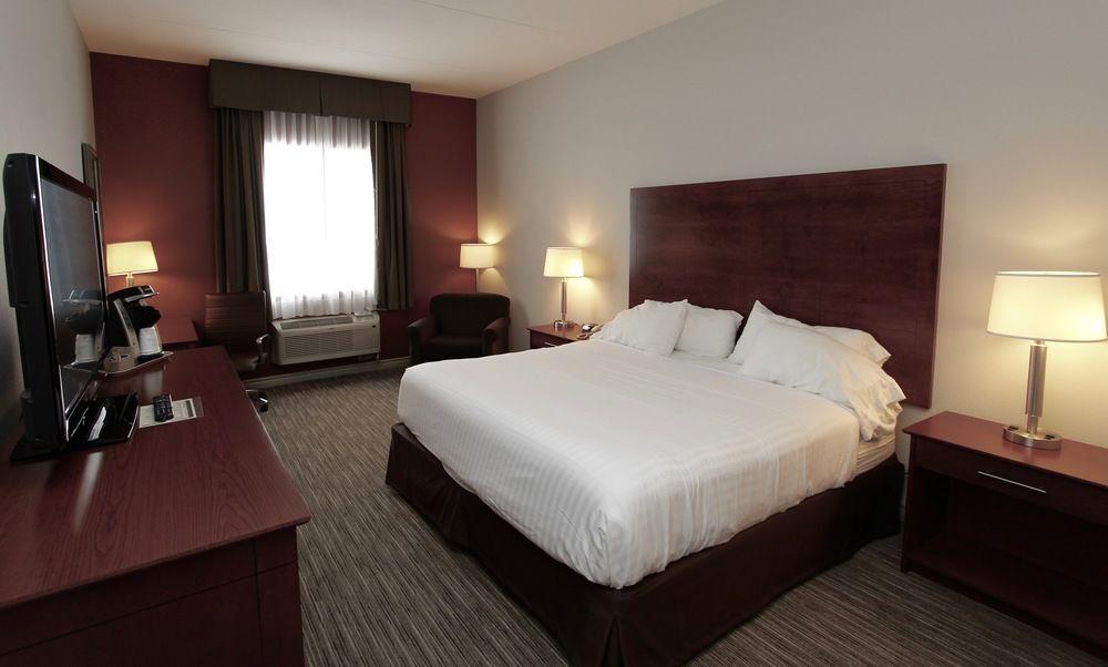 Holiday Inn Express Hotel & Suites 1000 Islands - Gananoque By Ihg Eksteriør bilde