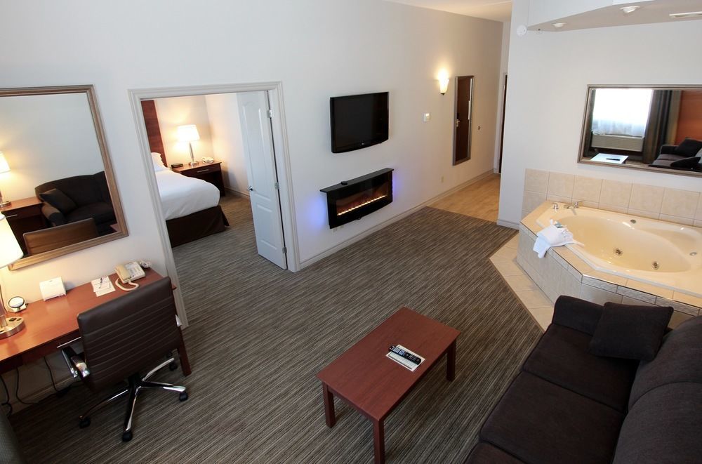 Holiday Inn Express Hotel & Suites 1000 Islands - Gananoque By Ihg Eksteriør bilde