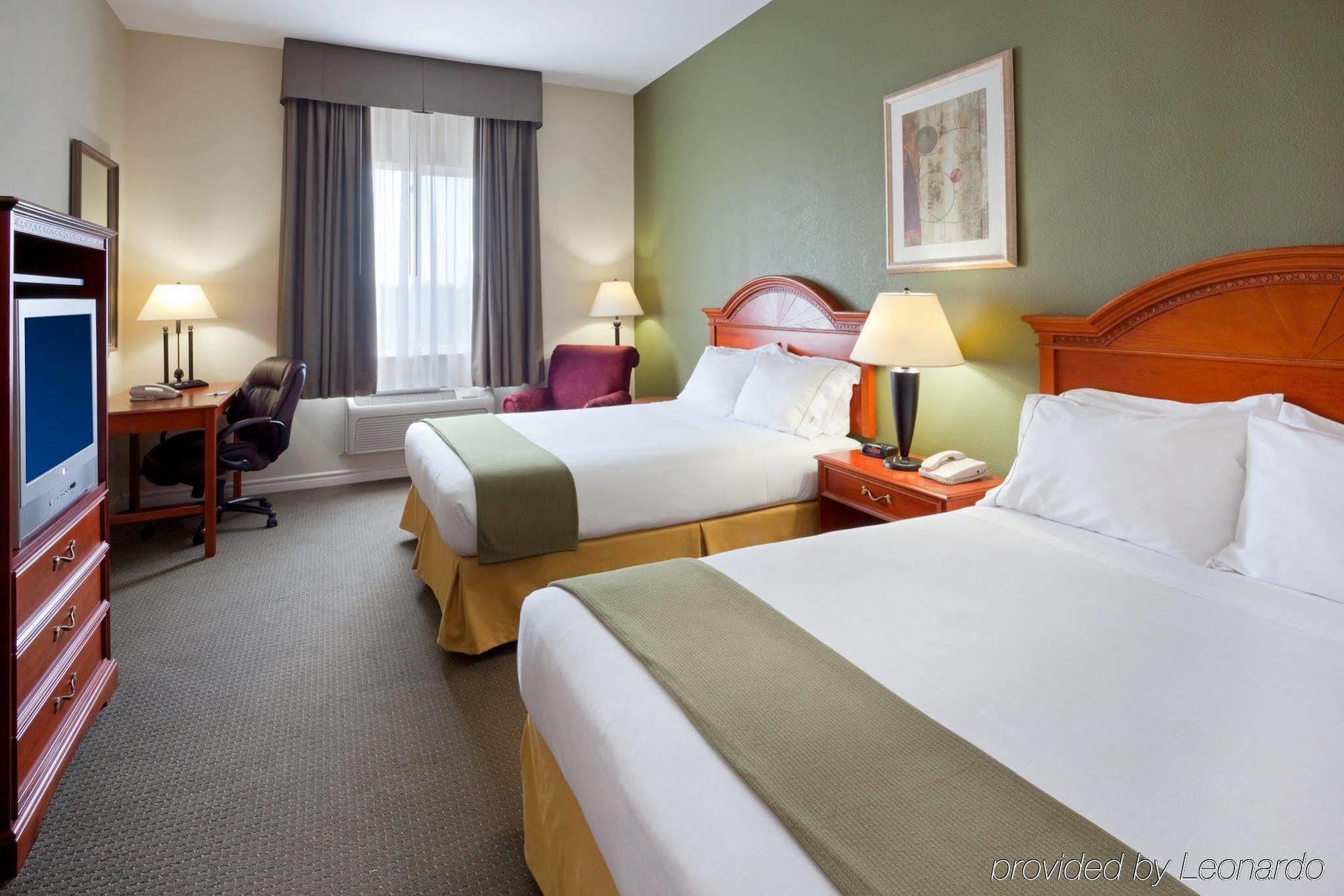 Holiday Inn Express Hotel & Suites 1000 Islands - Gananoque By Ihg Eksteriør bilde