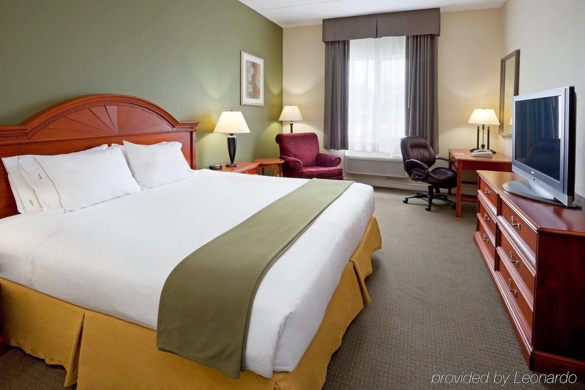 Holiday Inn Express Hotel & Suites 1000 Islands - Gananoque By Ihg Eksteriør bilde