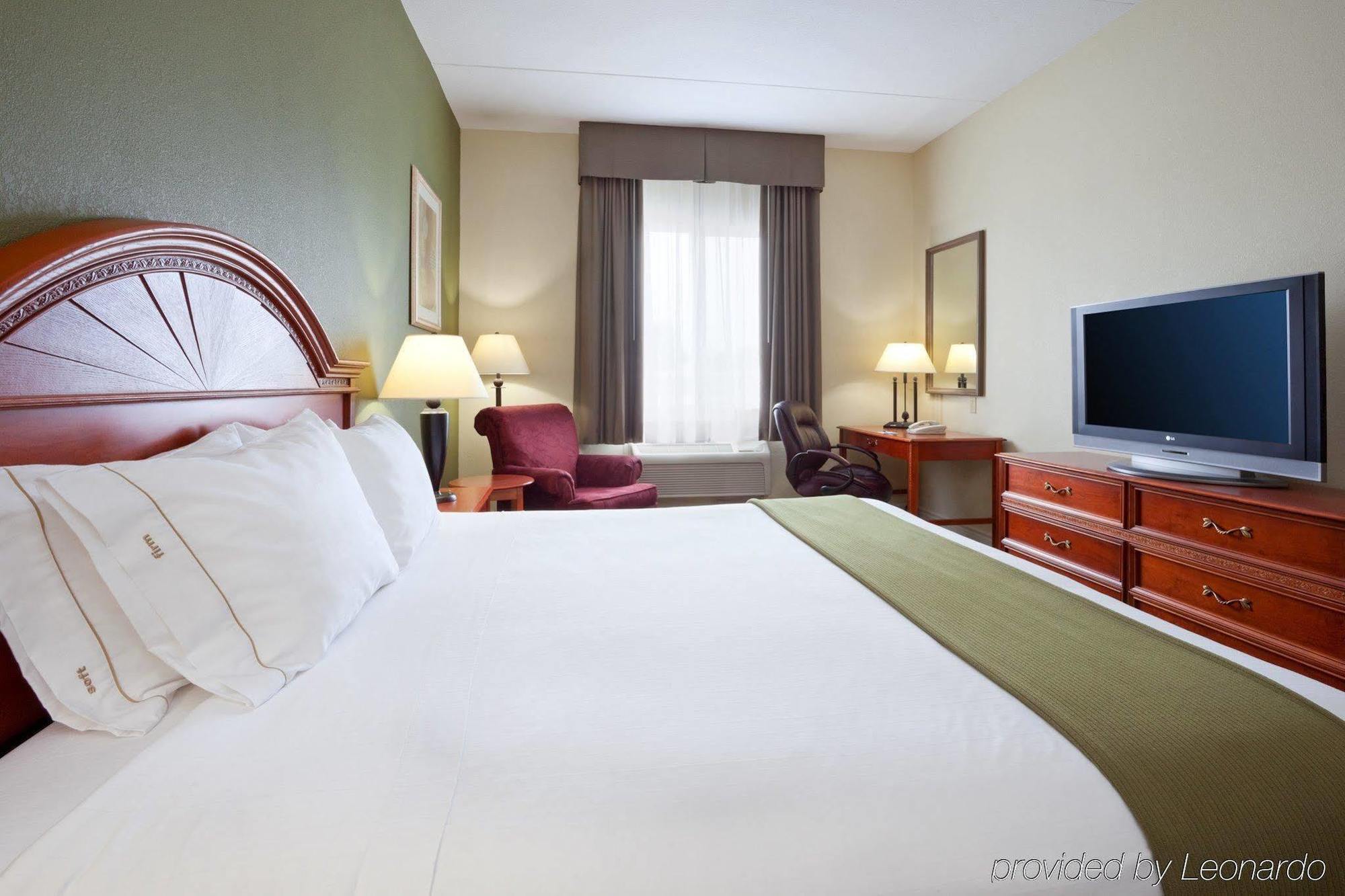 Holiday Inn Express Hotel & Suites 1000 Islands - Gananoque, An Ihg Hotel Eksteriør bilde