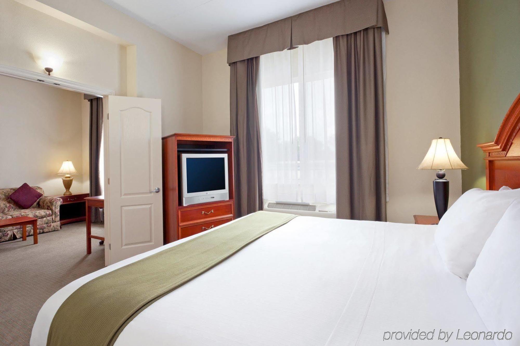 Holiday Inn Express Hotel & Suites 1000 Islands - Gananoque By Ihg Eksteriør bilde